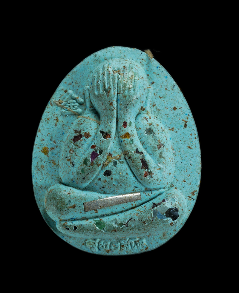 1.jpg - พระปิดตาหลวงพ่อทอง วัดบ้านไร่ รุ่นพระปิดตาจัมโบ้ปลดหนี้ ปี2564 เนื้อฟ้าตระกูลว่านเศรษฐี108 ตะกรุดเงิน จีวร คำหมาก สร้าง 275 องค์ เลข158 มีพุทธคุณ แคล้ [..] | https://kamulet.in.th