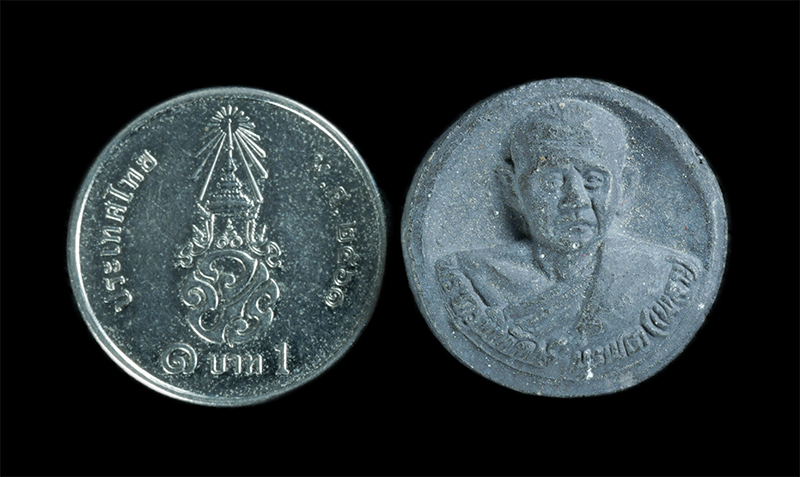 3.jpg - พระผงพระครูพิทักษ์บุรเขต (หลวงพ่อเพลาะ) หลังพระครูช้อย แย้มกลิ่น วัดตะพงใน อ.เมือง จ.ระยอง เนื้อผงพุทธคุณ ผงว่าน ผงใบลาน ฝังพลอยเสก | https://kamulet.in.th