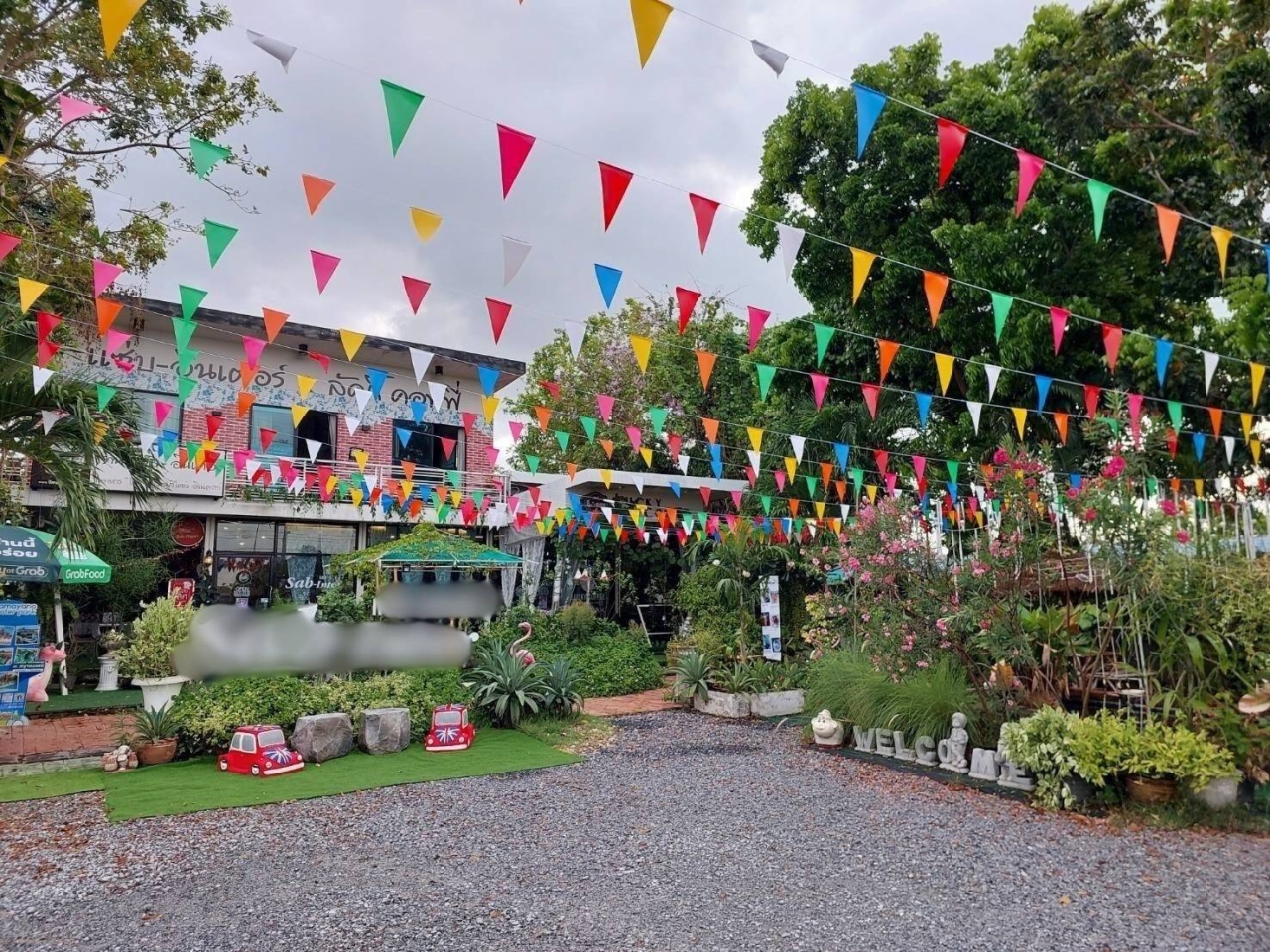 165692_0.jpg - ขายกิจการร้านอาหาร และร้านกาแฟ เปิดโอกาสให้นักลงทุนรายใหม่  บรรยากาศร่มรื่น ห่างจาก ถ.สุขุมวิท 50 เมตร  ที่ดิน 1 ไร่ 2 ตร.วา  ทำเลทองเหมาะสำหรับการลงท [..] | https://kamulet.in.th