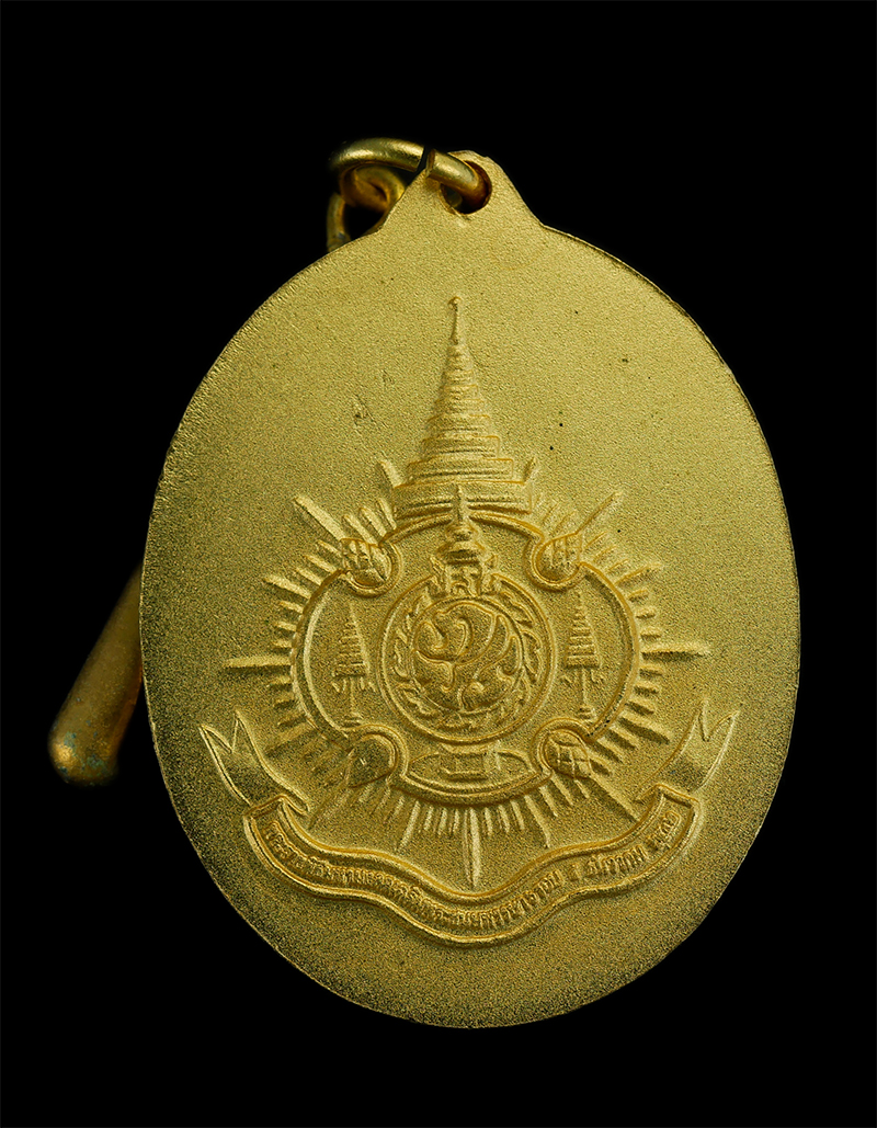 3.jpg - ชุดเหรียญเข็มกลัดในหลวงทรงกล้อง “ฉลองสิริราชสมบัติครบ 60 ปี พศ.2541 3 เหรียญสภาพสวยมาก กล่องเดิมๆ | https://kamulet.in.th