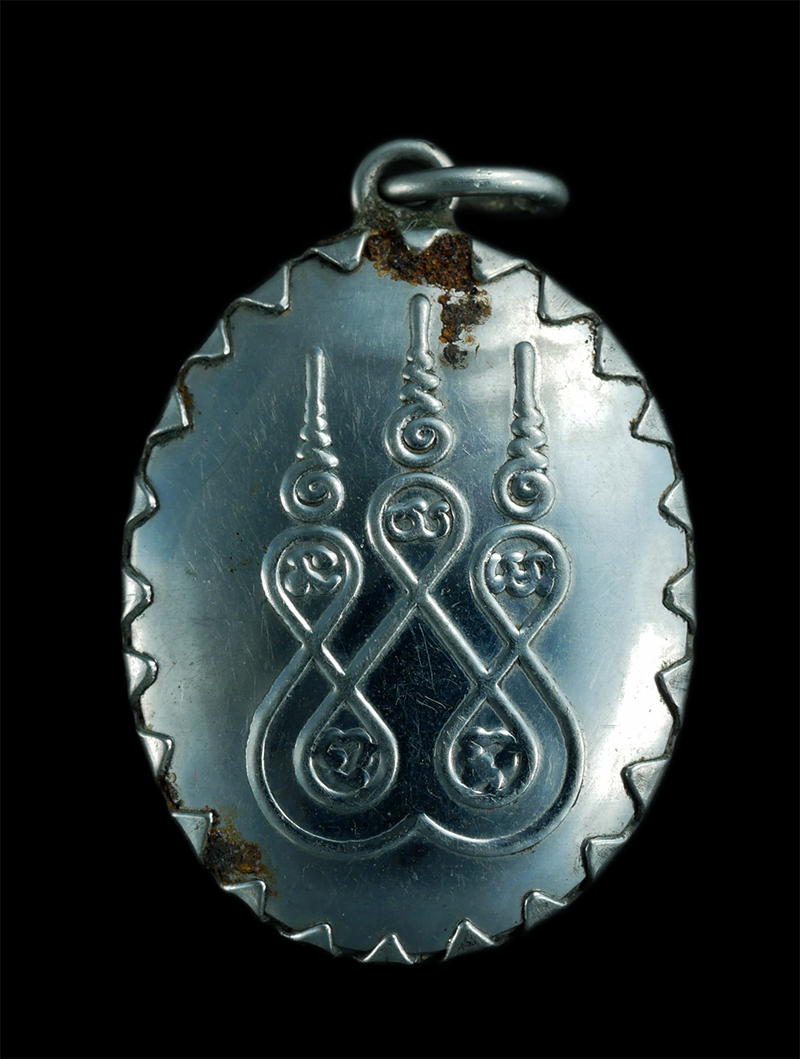 1.jpg - ล็อกเก็ตหลวงพ่อสด(พระมงคลเทพมุนี) วัดปากน้ำภาษีเจริญ กรุงเทพฯ ฉากสีขาว หลังยันต์ พระสวยเก่าเดิมๆ | https://kamulet.in.th