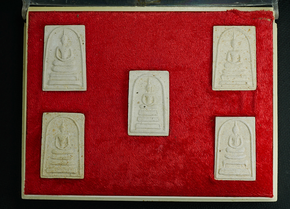 1_0.jpg - พระสมเด็จบางขุนพรหม 5พิมพ์นิยม พิธีใหญ่มหาพุทธภิเษกพระอุโบรถ วัดหงษ์รัตนาราม บางกอกใหญ่ กทม. ปี2536 พระดีปลุกเศกพิธีใหญ่ พระทำได้สวยงามน่าสะสม รายนามพ [..] | https://kamulet.in.th