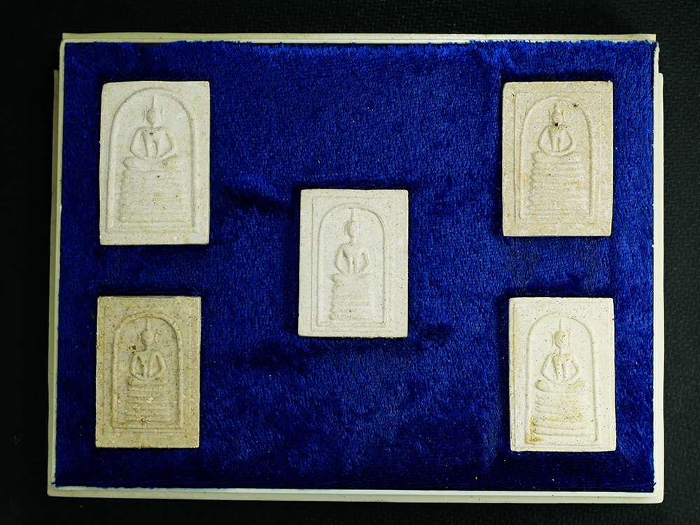 1_0.jpg - พระสมเด็จวัดเกศไชโย 5พิมพ์ยอดนิยม พิธีใหญ่มหาพุทธภิเษกพระอุโบรถ วัดหงษ์รัตนาราม บางกอกใหญ่ กทม. ปี2536 พระดีปลุกเศกพิธีใหญ่ พระทำได้สวยงามน่าสะสม รับป [..] | https://kamulet.in.th