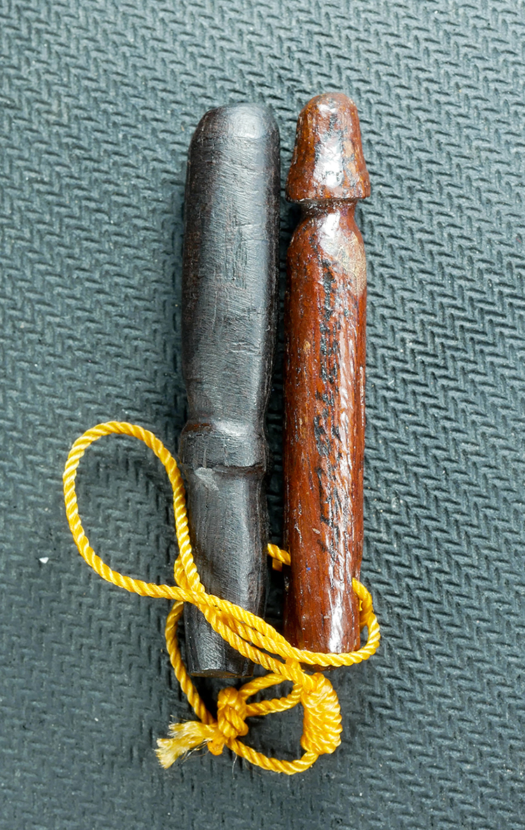 1_1.jpg - สากกะเบือจิ๋วไม่งิ้วดำ เก่าๆ พร้อมปลัดขิกมีจาร | https://kamulet.in.th