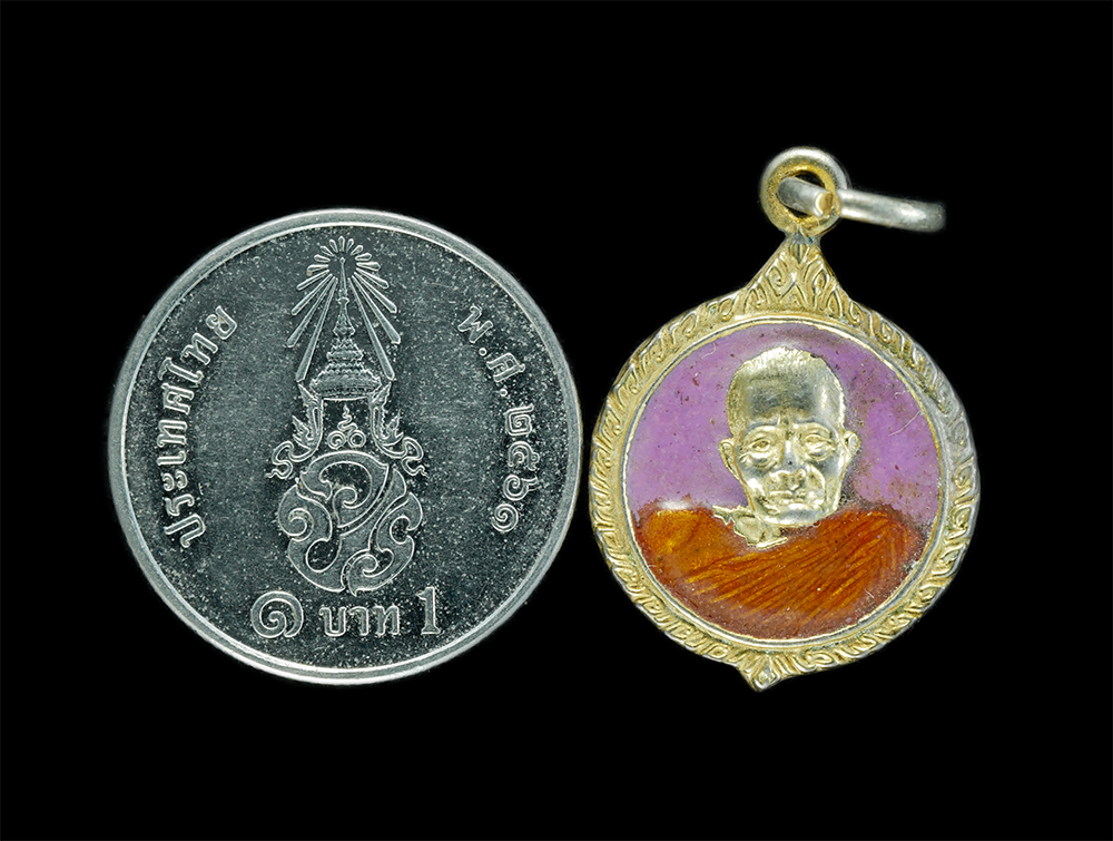 2.jpg - เหรียญหลวงปู่แหวน สุจิณฺโณ วัดดอยแม่ปั๋ง จ.เชียงใหม่ เนื้อกะไหล่ทองลงยาสีม่วงสวยหายาก | https://kamulet.in.th