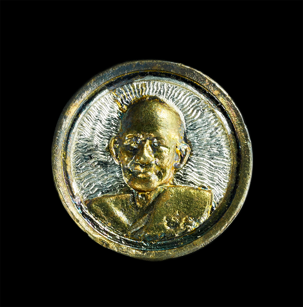 1.jpg - เหรียญล้อแม็กหลวงปู่ม่น หลวงปู่ม่น วัดเนินตามาก อ.พนัสนิคม จ.ชลบุรี รุ่นลายเซ็นต์ เสาร์5 ปี2536 เนื้อกะไหล่เงินทอง พระสวยพร้อมกล่องเดิมๆ | https://kamulet.in.th