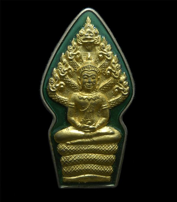 เหรียญนาคปรกเอวคอด หลวงพ่อสิน วัดละหารใหญ่ อ.บ้านค่าย จ.ระยอง ไตรมาส7รอบ 84 ปี พ.ศ.2555 เนื้ออัลปาก้าหน้าทอง ลงยาสีเขียว พระสร้างไ [..] | https://kamulet.in.th