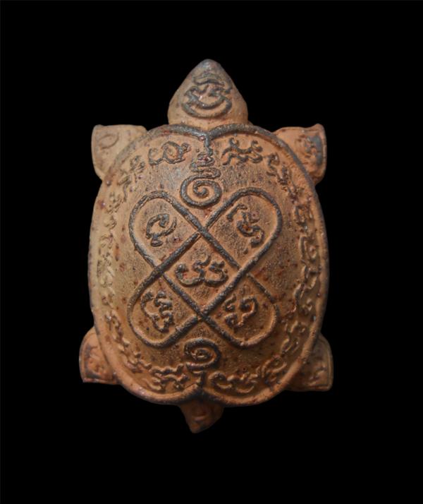 พญาเต่าเรือน เศรษฐีทันใจ หลวงปู่อุ้ย วัดคลองคล้า อ.ชนแดน จ.เพชรบูรณ์ ปี2560 พระสร้างได้สวยงาม มาลสารดี สร้างน้อย พร้อมกล่องเดิมๆ น [..] | https://kamulet.in.th