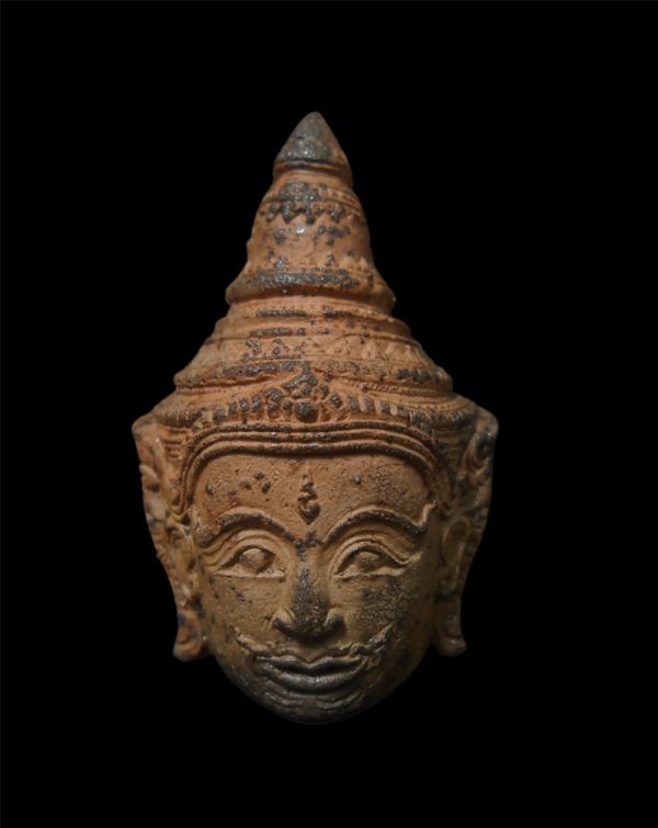 หน้าพระลักษณ์ นะหน้าทอง เนื้อพญาหลง ฝังตะกรุด ติดจีวร หลวงปู่อุ้ย วัดคลองคล้า อ.ชนแดน จ.เพชรบูรณ์ ปี2560 เลข507 พระสร้างได้สวยงามม [..] | https://kamulet.in.th