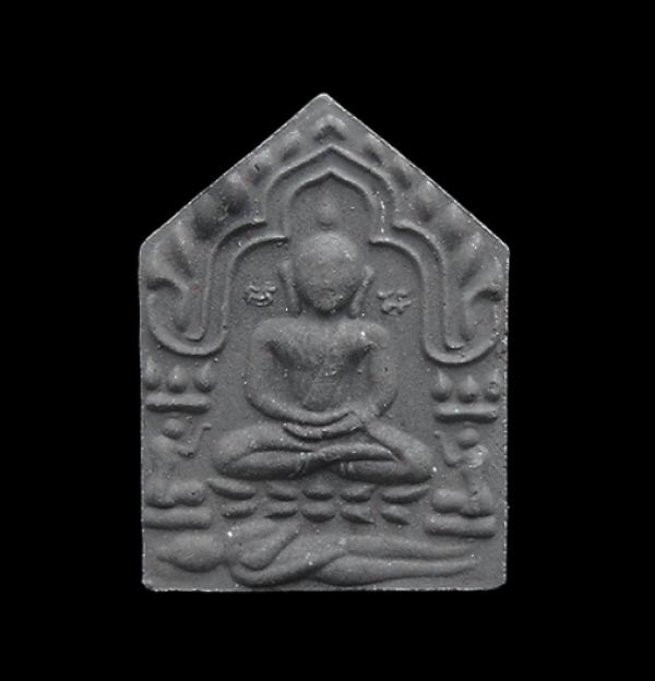 พระขุนแผนเนื้อผงพุทธคุณผสมผงพรายกุมาร เนื้อดำผงใบลาน ปี2562 พิมพ์เล็ก พระจำหน่ายเช่าจากตู่วัด พระสวยมวลสารดี พร้อมกล่องเดิมๆ หลวงพ [..] | https://kamulet.in.th