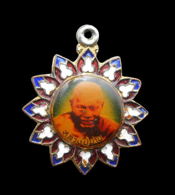 ล็อกเก็ตลงยาหลายสี หลวงพ่อปาน หลังยันต์พระเจ้าห้าพระองค์ วัดคลองด่าน จ.สมุทรปราการ เนื้อทองแดงกะไหล่เงิน พระเก่าสวยน่าเก็บสะสม | https://kamulet.in.th