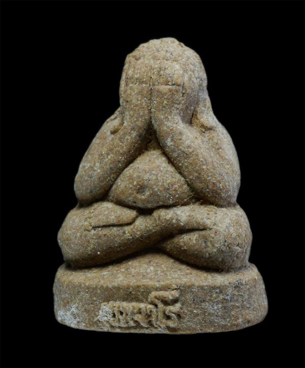 พระปิดตายันต์ยุ่ง พิมพ์ใหญ่ เนื้อผงพุทธคุณผสมว่าน 108 ฝังตะกรุดเงิน หลวงปู่พรหมมา เขมจาโร วัดสวนหินผานางคอย(ผานางคอย) รุ่น พรหมสยา [..] | https://kamulet.in.th