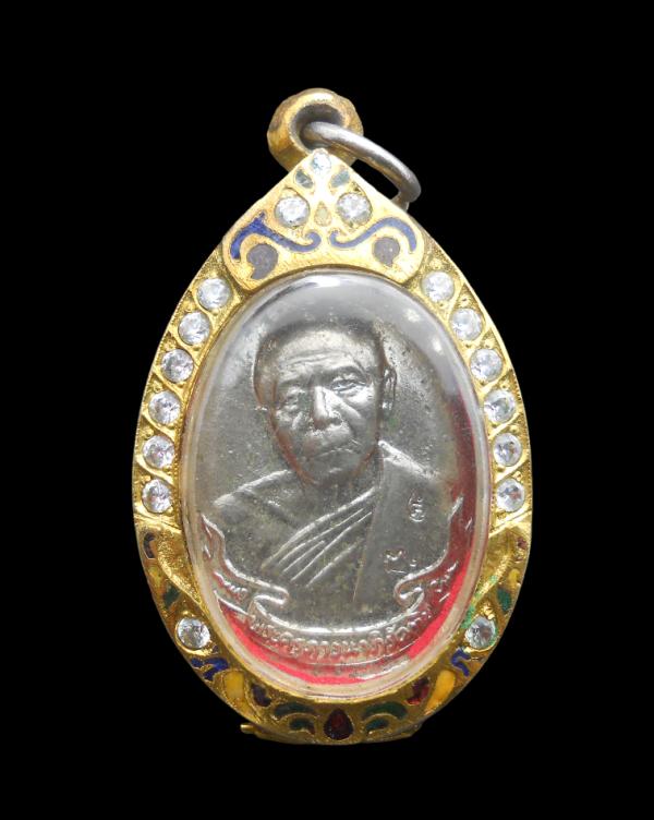 เหรียญห่วงเชื่อม หลวงปู่ทิม วัดละหารไร่ อ.บ้านค่าย จ.ระยอง รุ่นมงคลศิลาฤกษ์ ปี2537 เนื้อทองแดงกะไหล่เงิน หลวงปู่คร่ำ วัดวังหว้า แล [..] | https://kamulet.in.th