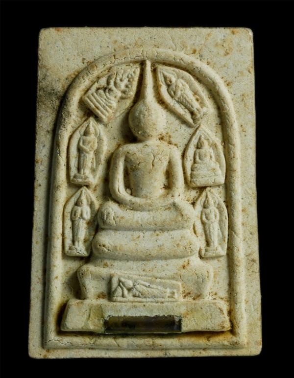 พระประจำวันทั้ง 7วัน รอบพระสมเด็จ เนื้อผงพุทธคุณ หลวงพ่อคูณ ปริสุทโธ วัดบ้านไร่ ปี2537 หลังหลวงพ่อคูณนั่งสมาธิเต็มองค์ มีมวลสารก้อ [..] | https://kamulet.in.th