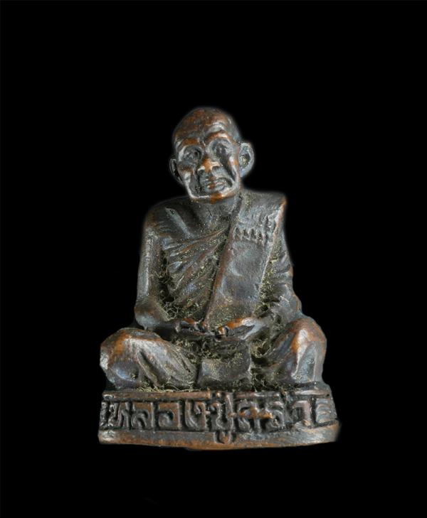 รูปหล่อ หลวงปู่คร่ำ ยโสธโร(พระมงคลศีลาจารย์ ) วัดวังหว้า อ.แกลง จ.ระยอง อายุครบ 97 ปี พ.ศ.2537 เนื้อทองแดง  | https://kamulet.in.th