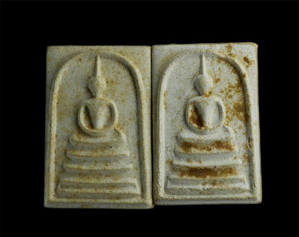 พระสมเด็จคะแนน หลวงปู่คร่ำ วัดวังหว้า อ.แกลง จ.ระยอง รุ่นสร้างเจดีย์ วัดเนินพระ ปี2536 พระเก่าสวย มวลสารดี พิธีใหญ่ พร้อมกล่องเดิม [..] | https://kamulet.in.th