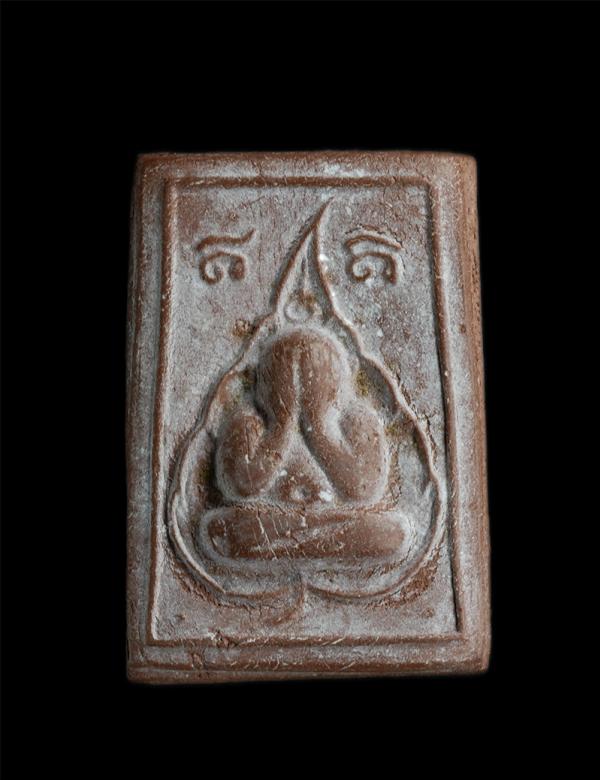 พระปิดตามหาลาภ พิมพ์ใหญ่ มีกริ่ง (หลวงพ่อฤาษีลิงดำ) วัดท่าซุง อ.เมือง จ.อุทัยธานี ปี2518 รุ่น ๑.๑๐๐๐ อุดกริ่งข้างใน ตัวหนังสือด้าน [..] | https://kamulet.in.th