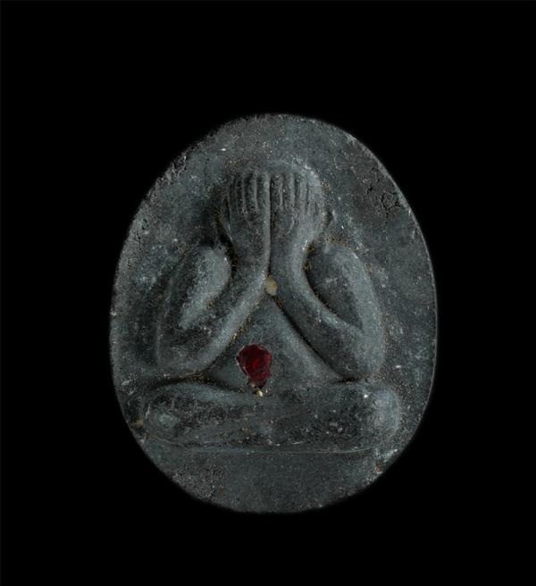 พระปิดตาฝังพลอยแดง หลังยันต์เฑาะว์ หลวงพ่อเสริม ถาวโร วัดยางเอน ต.บ่อวิน อ.ศรีราช จ.ชลบุรี รุ่นเสาร์ห้า ปี2553 เนื้อผงพุทธคุณ ผงว่ [..] | https://kamulet.in.th