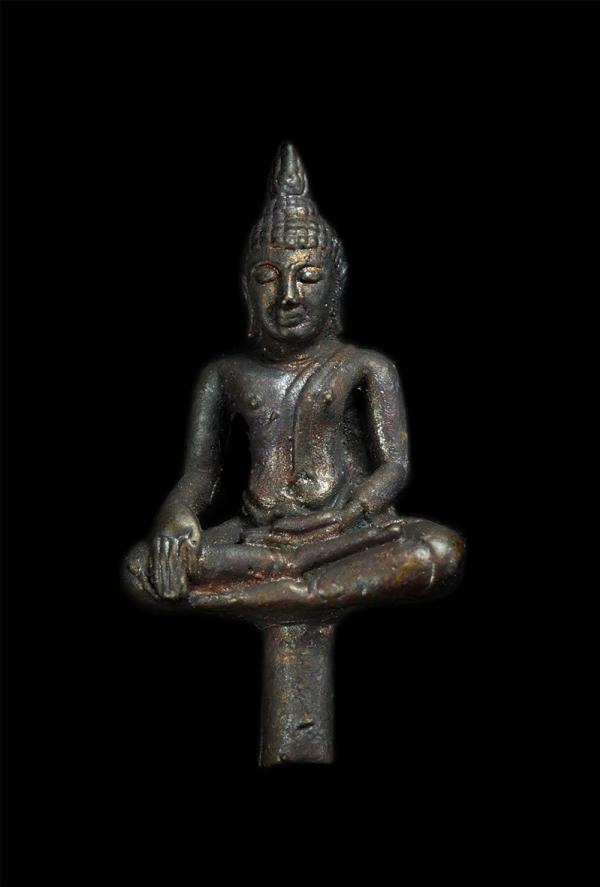 พระยอดธง งานผูกพัทธสีมา วัดคลองกรํา ต.ตาสิทธิ์ อ.ปลวกแดง จ.ระยอง ปี2536 เนื้อนวโลหะ | https://kamulet.in.th