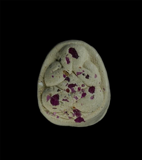 พระปิดตาหลังโรยพลอยฝังตะกรุด ไม่ทราบวัดสร้าง | https://kamulet.in.th