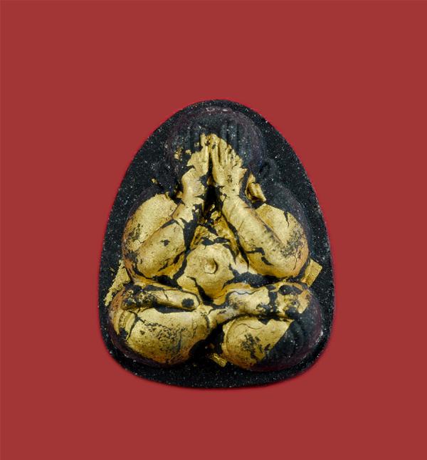 พระปิดตายันต์ดวงเล็ก หลวงปู่โต๊ะ เนื้อดำ ปิดทองในพิมพ์ เลข186 พิมพ์เล็ก ปี2565 วัดถ้ำสิงโตทอง จ.ราชบุรี วัตถุประสงค์เพื่อถวายจัดสร [..] | https://kamulet.in.th