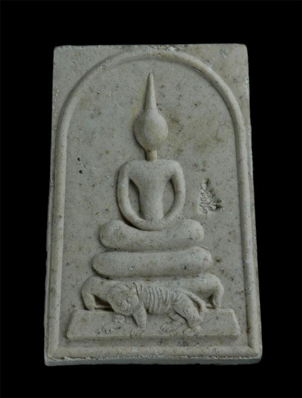 พระสมเด็จขี่เสือ เนื้อผงพรายกุมารหลังยันต์ห้า ฝังตะกรุดเงินคู่ ปี 2553 หลวงพ่อสาคร มนูญโญ วัดหนองกรับ อ.บ้านค่าย จ.ระยอง หมายเลข 9 [..] | https://kamulet.in.th