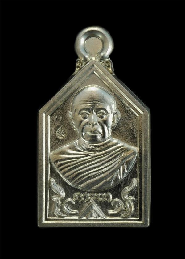 เหรียญห้าเหลี่ยม รุ่นแรก รุ่นภาวนาบูชาครู ปี 2558 เนื้ออัลปาก้า สร้าง 3,000 เหรียญ หลวงปู่ทิม วัดละหารไร่ อ.บ้านค่าย จ.ระยอง | https://kamulet.in.th