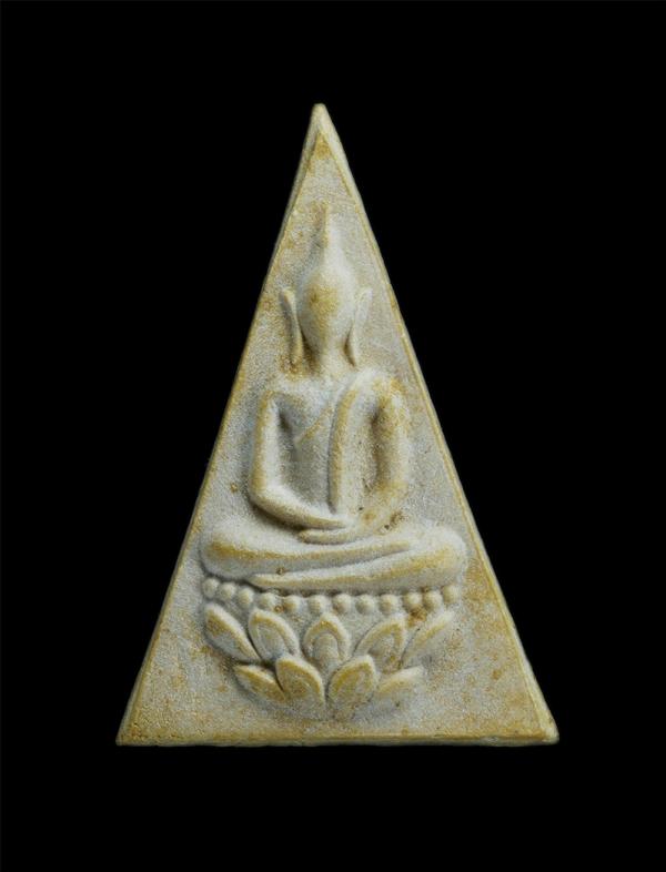 พระผงนางพญาเทพนิมิต ผงไม้จันทร์หอม ผงว่าน วัดนครป่าหมาก เขตตลิ่งชัน กทม. เฉลิมพระเกียรติครบ ๕ รอบ พ.ศ.2530 พระเก่าสวยมวลสารดี พิธิ [..] | https://kamulet.in.th