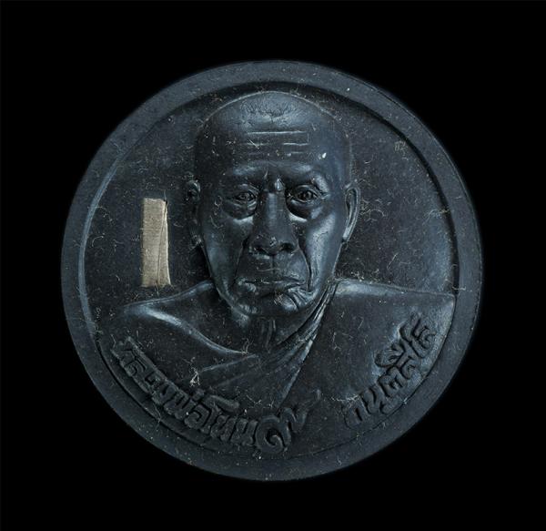 จตุคามรามเทพเนื้อผงว่านสีดำ รุ่นเจริญมหาสมบัติ หลวงปู่โทน วัดเขาน้อยคีรีวัน อ.บ้านบึง จ.ชลบุรี เนื้อผงพุทธคุณ ฝังตะกรุดเงิน | https://kamulet.in.th