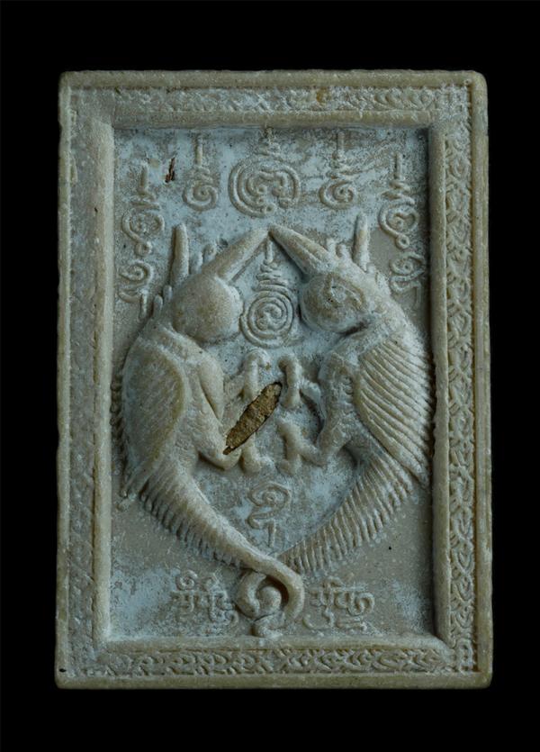 เทพภมรจำแลงหลังสาริกาคู่ ครูบากฤษณะ อินทวัณโณ สำนักสงฆ์เวฬุวัน จ.นครราชสีมา เนื้อผงพุทธคุณผงว่าน ฝังข้าวสารหิน | https://kamulet.in.th