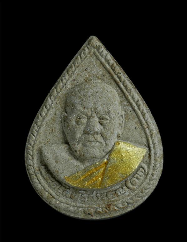 พระผงหลวงพ่อจาด รุ่นสร้างโบสถ์ วัดศรีพุ่มโพธิ์ จ.ชลบุรี | https://kamulet.in.th