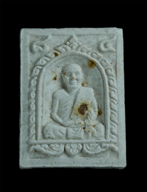 พระผงรูปเหมือนหลวงปู่ม่น ธัมมจิณโณ(พระครูสุจิณธรรมวิมล) ทานบารมี84 ปี2537 วัดเนินตามาก ต.โคกเพลาะ อ.พนัสนิคม จ.ชลบุรี เนื้อผงพุทธค [..] | https://kamulet.in.th