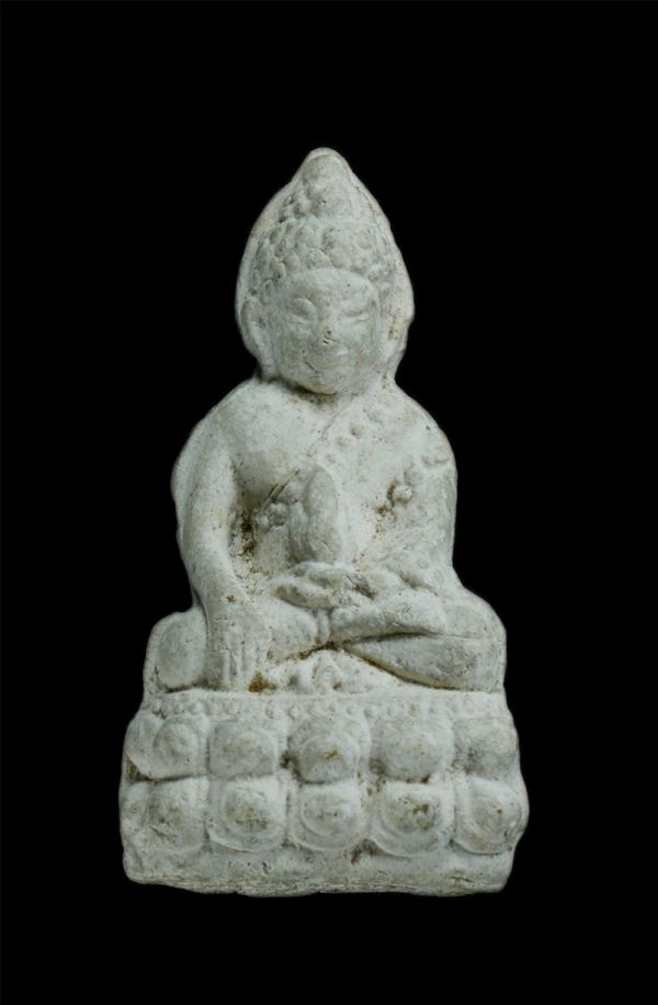 พระชัยวัฒน์ เนื้อผงอุดกริ่ง หลวงพ่อเกาะลอย วัดศรีมหาราชา จ.ชลบุรี | https://kamulet.in.th