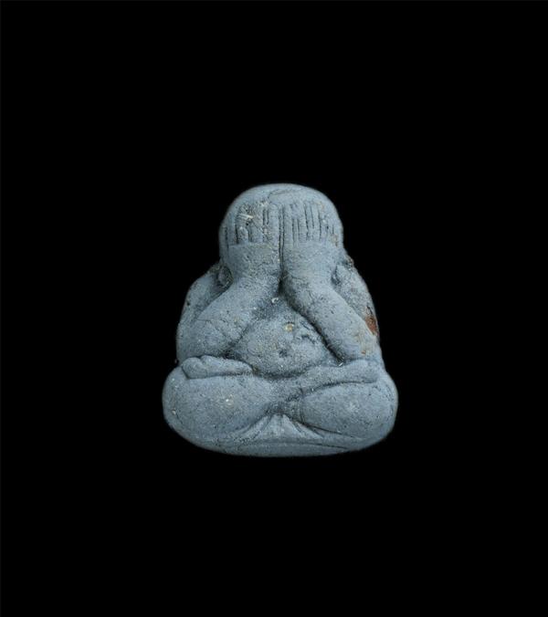 พระปิดตา มหาลาภ วัดโคกพระศิลาราม พนัสนิคม ชลบุรี พร้อมกล่อง มีพุทธคุณ แคล้วคลาด ปลอดภัย เมตตาค้าขายและให้โชคลาภ | https://kamulet.in.th