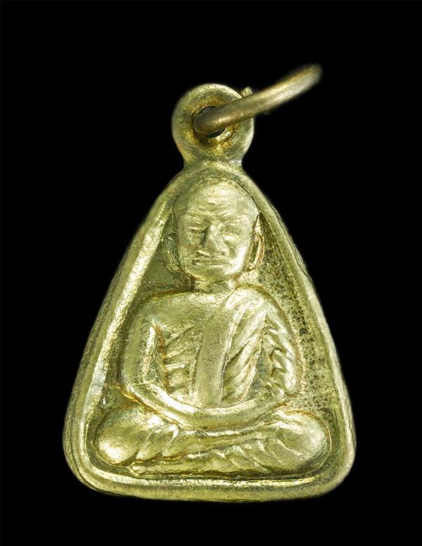 เหรียญจอบเล็กหลวงพ่อเงิน วัดบางคลาน จ.พิจิตร ปี2527 เนื้อทองผสม พระเก่าสวย มวลสารดี พิธีใหญ่ (์องค์ที่2/3) | https://kamulet.in.th