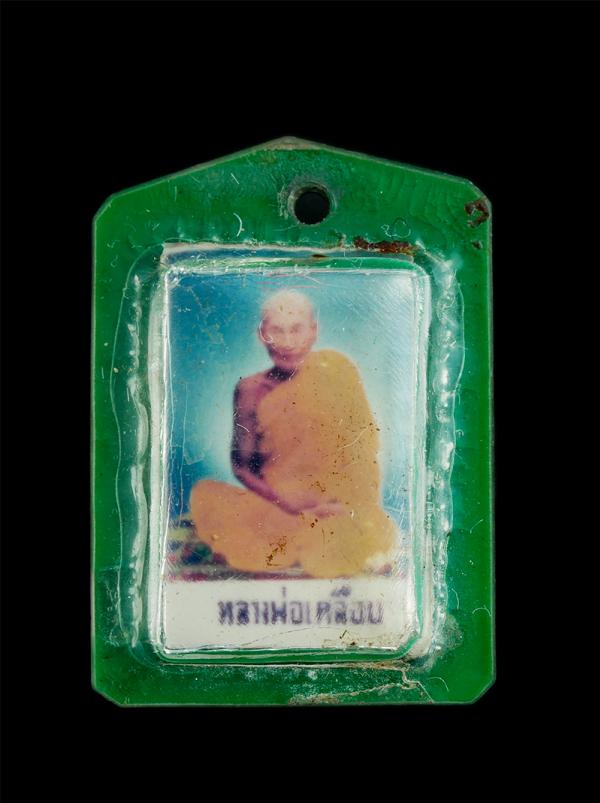 รูปถ่ายหลวงพ่อเคลือบ วัดหนองกระดี่ จ.อุทัยธานี สภาพสวยเดิมๆ พร้อมเลี่ยมพลาสติกเก่าๆ | https://kamulet.in.th