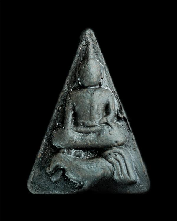 พระสมเด็จนางพญาขี่ไก่ เนื้อผงใบลาน หลวงพ่อทองดี อรุโณ พระเกจิวัดสุรศักดิ์มนตรี จ.ชลบุรี ปี2546 | https://kamulet.in.th