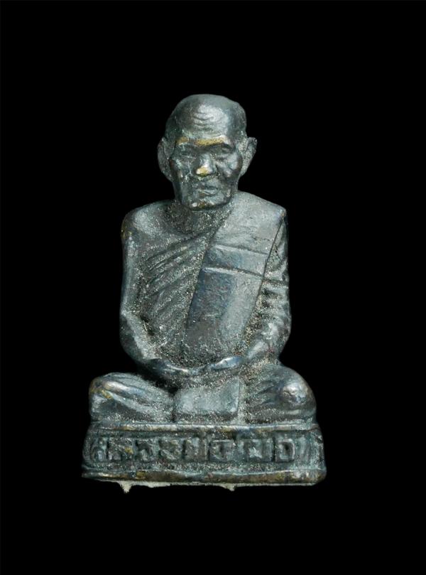 รูปหล่อหลวงพ่อเผือก วัดศรีกุญชร อ.โพธิ์ทอง จ.อ่างทอง เนื้อทองแดงรมดำ อุดโค้ด | https://kamulet.in.th