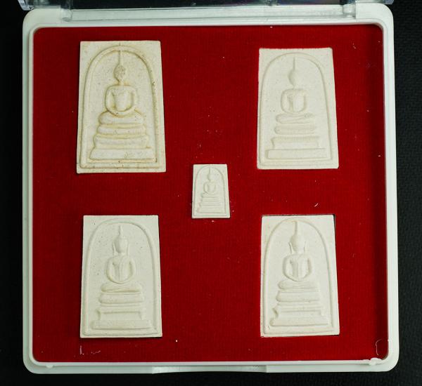 พระสมเด็จอนุสรณ์ 142ปี สมเด็จพระพุฒาจารย์(โต พรหมรังสี) พระองค์เจ้าโสมสวลี เสด็จเป็นองค์ประธาน ณ พระอุโบสถวัดระฆังโฆสิตาราม ปี 255 [..] | https://kamulet.in.th