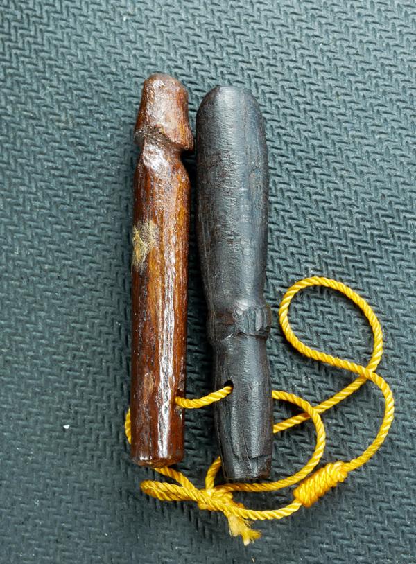 สากกะเบือจิ๋วไม่งิ้วดำ เก่าๆ พร้อมปลัดขิกมีจาร | https://kamulet.in.th