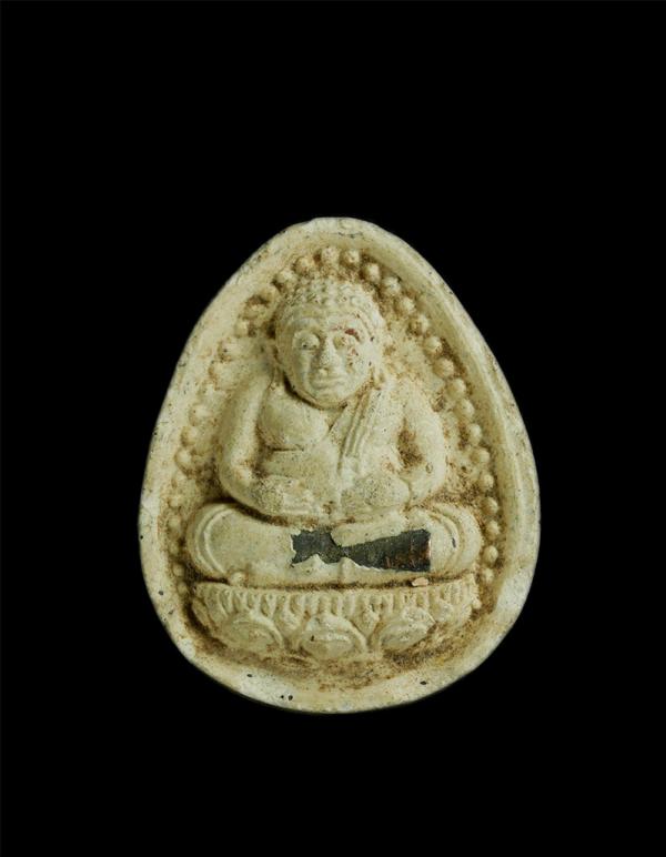 พระสังกัจจายน์ตะกรุดเงิน แช่น้ำมนต์ รุ่นเมตตามหามงคล 97 หลวงปู่คร่ำ ยโสธโร วัดวังหว้า อำเภอแกลง จังหวัดระยอง ปี2537 เนื้อผงพุทธคุณ [..] | https://kamulet.in.th