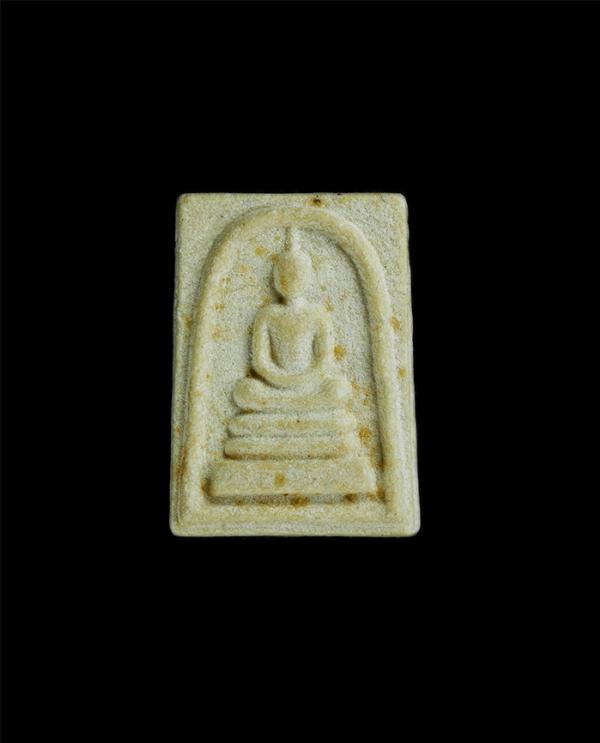 พระสมเด็จพิมพ์คะแนน หลวงปู่รักษ์ วัดน้อยแสงจันทร์ จ.สมุทรสงคราม เนื้อผงพุทธคุณ ผงว่าน พระเก่าสวยน่าสะสม เกจิเก่งดัง พระมีประสบการณ [..] | https://kamulet.in.th