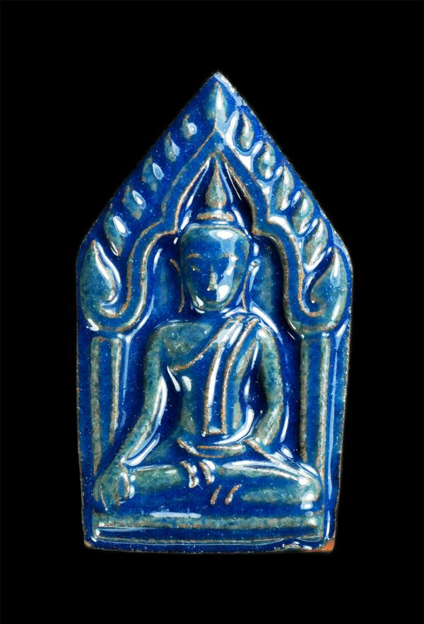 พระขุนแผนเบิกฟ้า รุ่นแรก ฝังตะกรุดเงิน หลวงปู่นาค ฐานนาโค วัดหนองโป่ง ต.ห้วยป่าหวาย อ.พระพุทธบาท จ.สระบุรี ปี2545 เนื้อผงว่าน สีฟ้ [..] | https://kamulet.in.th