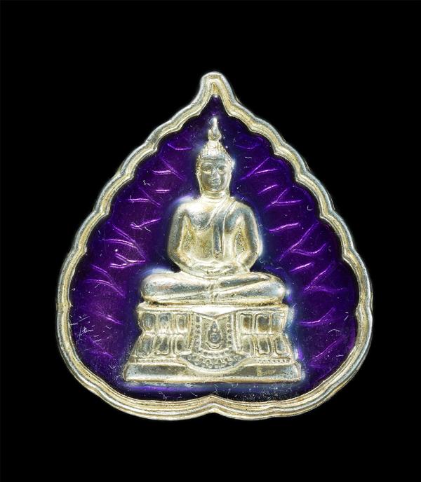 เหรียญใบโพธิ์กะไหล่เงินลงยาสีม่วง พระพุทธพรรณีศรีธรรมไภสัช เฉลิมพระชนมพรรษาในหลวง ร.๙ ๗ รอบ (84 พรรษา) พระเกจิอาจารย์ และพระสงฆ์ทร [..] | https://kamulet.in.th