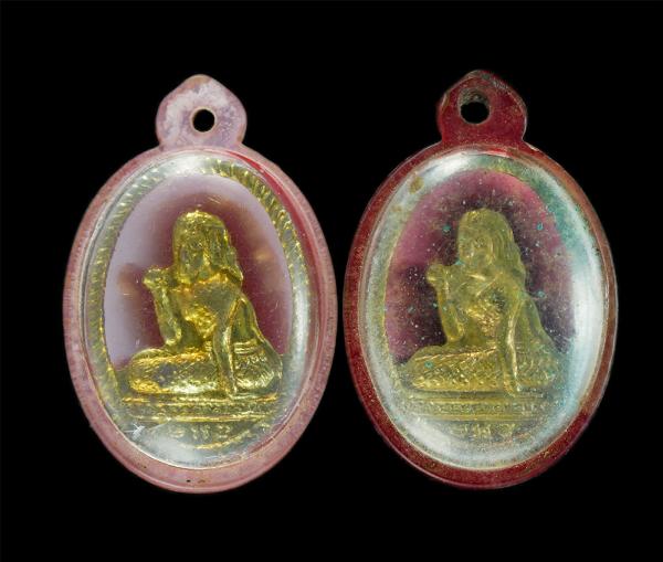 เหรียญนางกวักฉลุพิมพ์เล็ก วัดเนินกระปรอก จ.ระยอง ปี2517 หลวงปู่ทิม วัดละหารไร่ ปลุกเสก(มี 2องค์) | https://kamulet.in.th