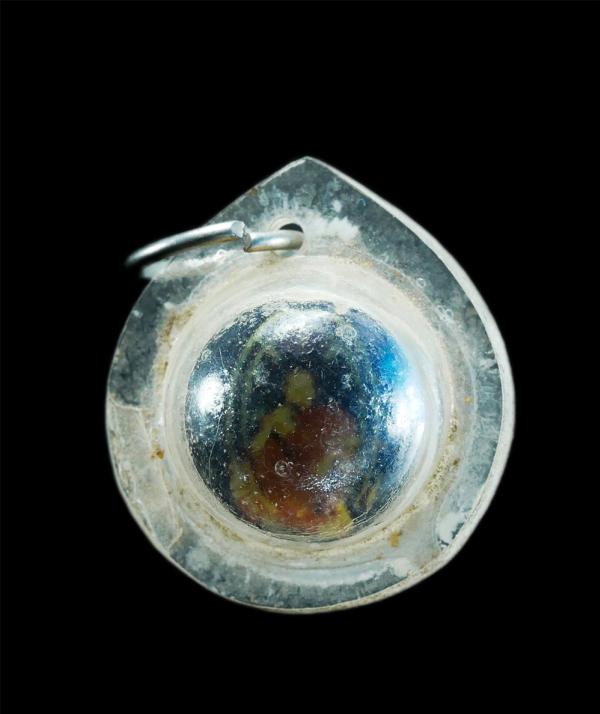 ลูกอม/ลูกนิมิตร หลวงพ่อคูณ ปริสุทโธ วัดบ้านไร เนื้อผงพุทธคุณปิดทอง เลี่ยมพลาสติกเก่า พระขนาดเล็กให้ลูกให้เด็กกำลังดี พุทธคุณโดดเด่ [..] | https://kamulet.in.th