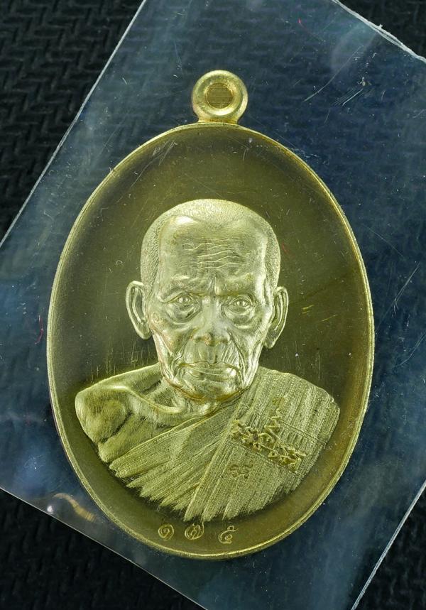 เหรียญหน้าอรหันต์ หลวงพ่อพัฒน์ วัดห้วยด้วน จ.นครสวรรค์ อายุ 97 ปี พ.ศ.2562 เนื้อทองทิพย์ เลข175 กล่องเดิมๆ พระสวยน่าสะสม | https://kamulet.in.th