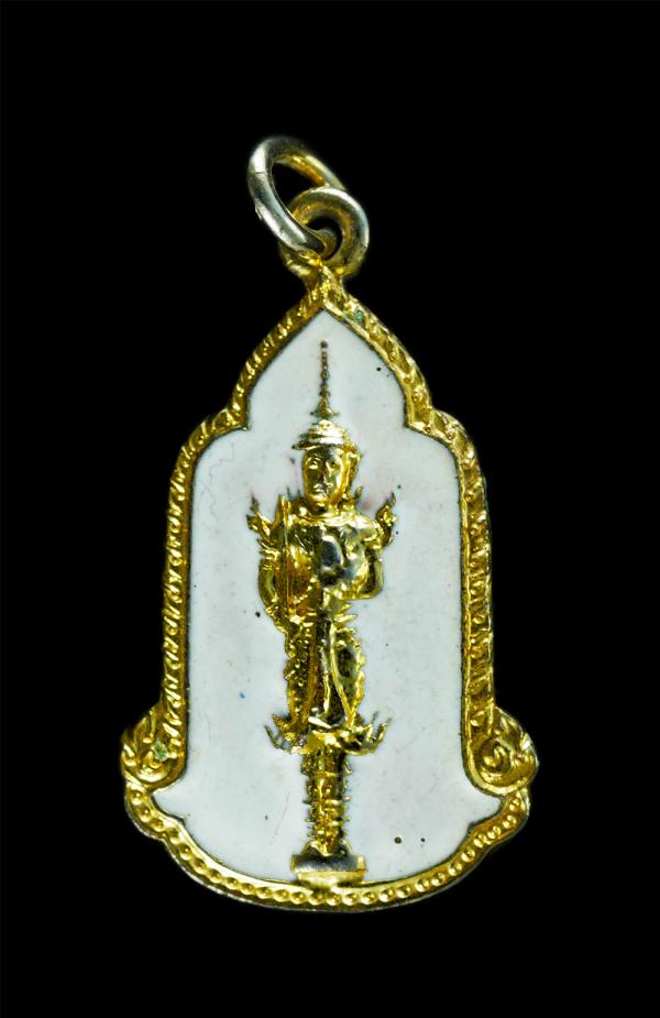 เหรียญพระสยามเทวาธิราช หลังตราสัญลักษณ์ สมโภชกรุงรัตนโกสินทร์ 200 ปี พ.ศ.2525 พิธีปลุกเสกยิ่งใหญ่ เนื้อกะไหล่ทองสวยงาม พระเก่าสวยส [..] | https://kamulet.in.th