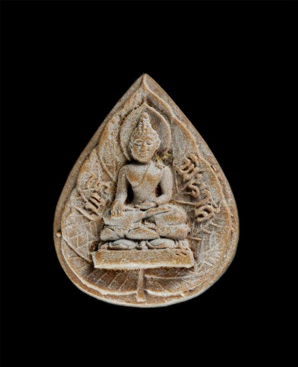 พระไพรีพินาศ พิมพ์หยดน้ำ สมเด็จพระญาณสังวร สมเด็จพระสังฆราช วัดบวรนิเวศวิหาร กรุงเทพฯ ปี2535 เนื้อผงพุทธคุณ ผงว่าน พระเก่าสวยมวลสา [..] | https://kamulet.in.th