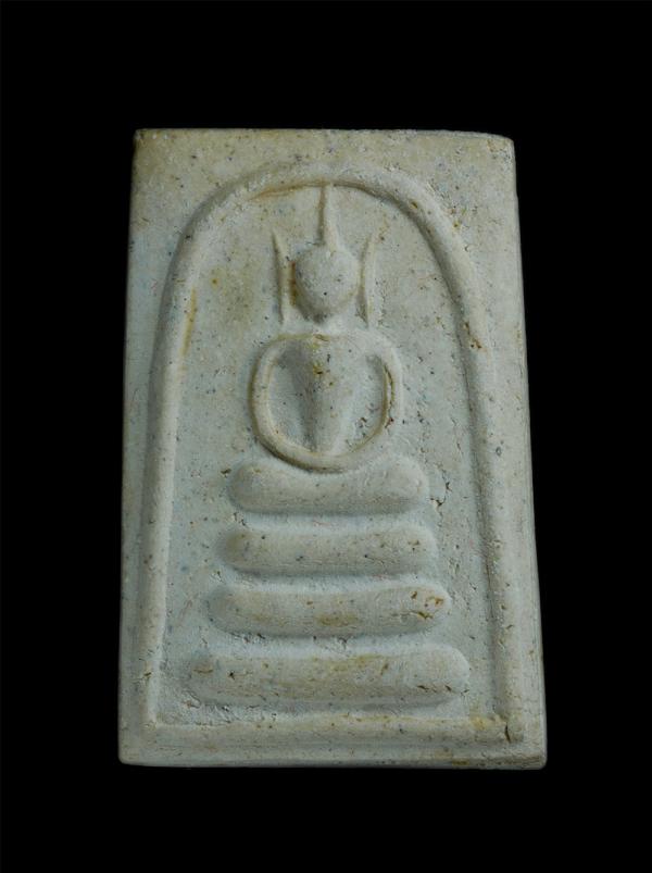 พระสมเด็จไกเซอร์ วัดระฆังโฆสิตาราม สร้างโดยคณะ5 ร่วมสร้างโรงพยาบาลศรีราชา ปี2535 เนื้อผงพุทธคุุณ ผงว่าน ผสมมวลสารเก่า วัดระฆัง#2 | https://kamulet.in.th